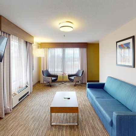 Holiday Inn Express South Burlington By Ihg Bagian luar foto