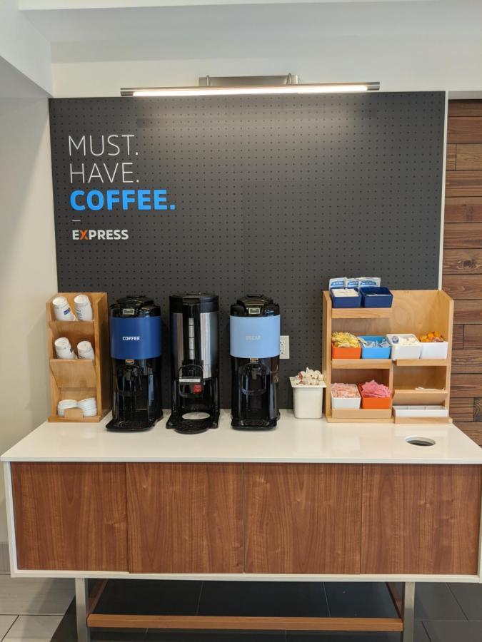 Holiday Inn Express South Burlington By Ihg Bagian luar foto