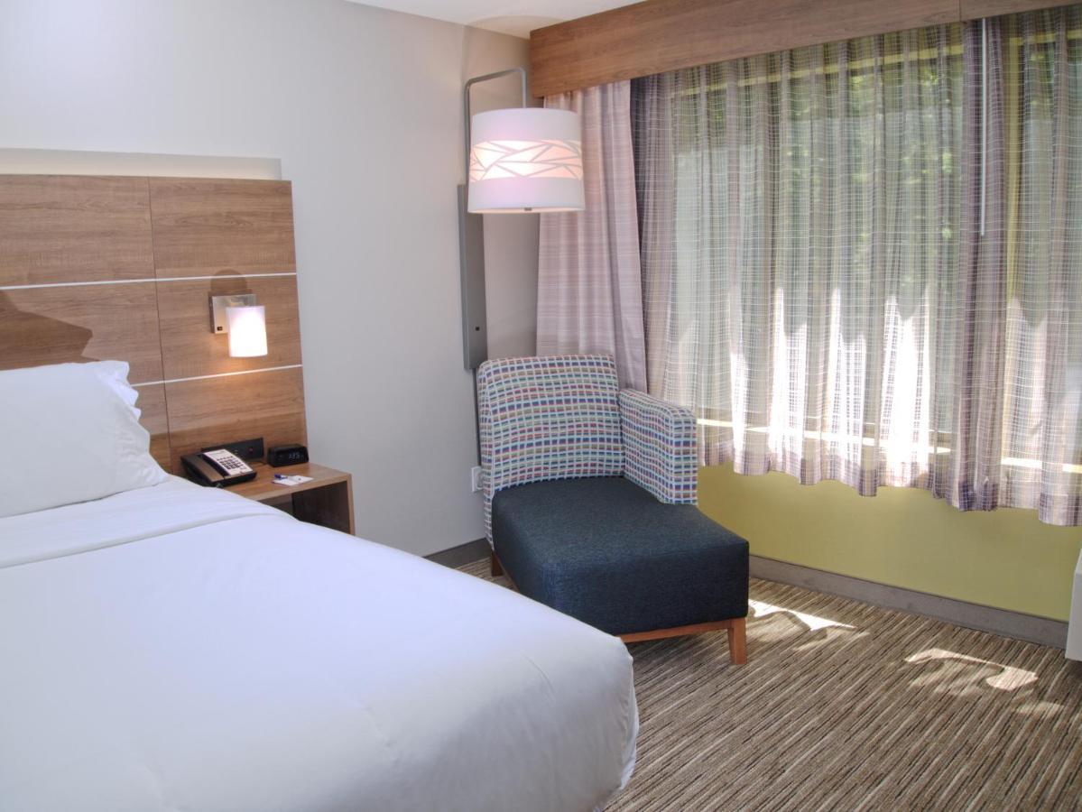 Holiday Inn Express South Burlington By Ihg Bagian luar foto