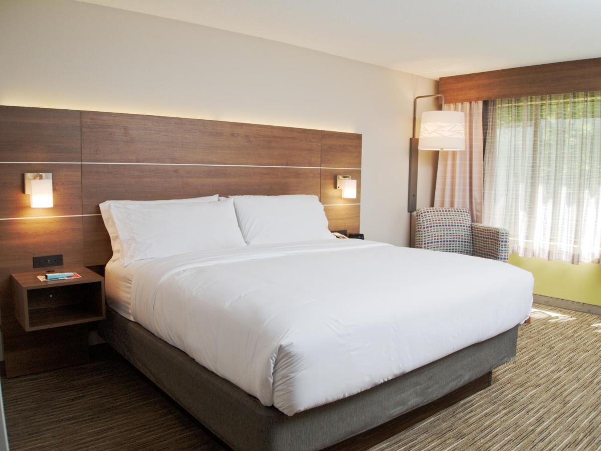 Holiday Inn Express South Burlington By Ihg Bagian luar foto