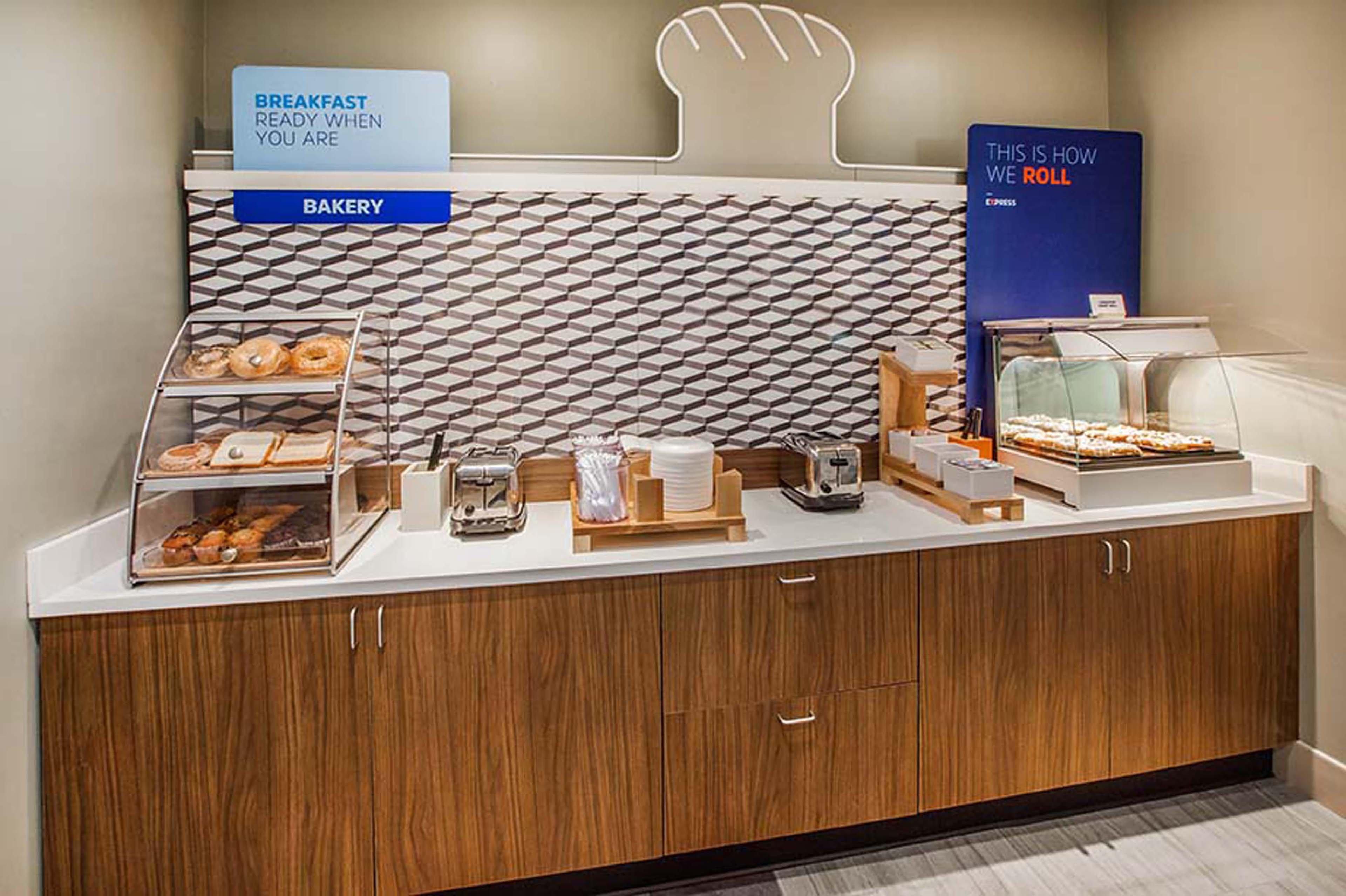 Holiday Inn Express South Burlington By Ihg Bagian luar foto