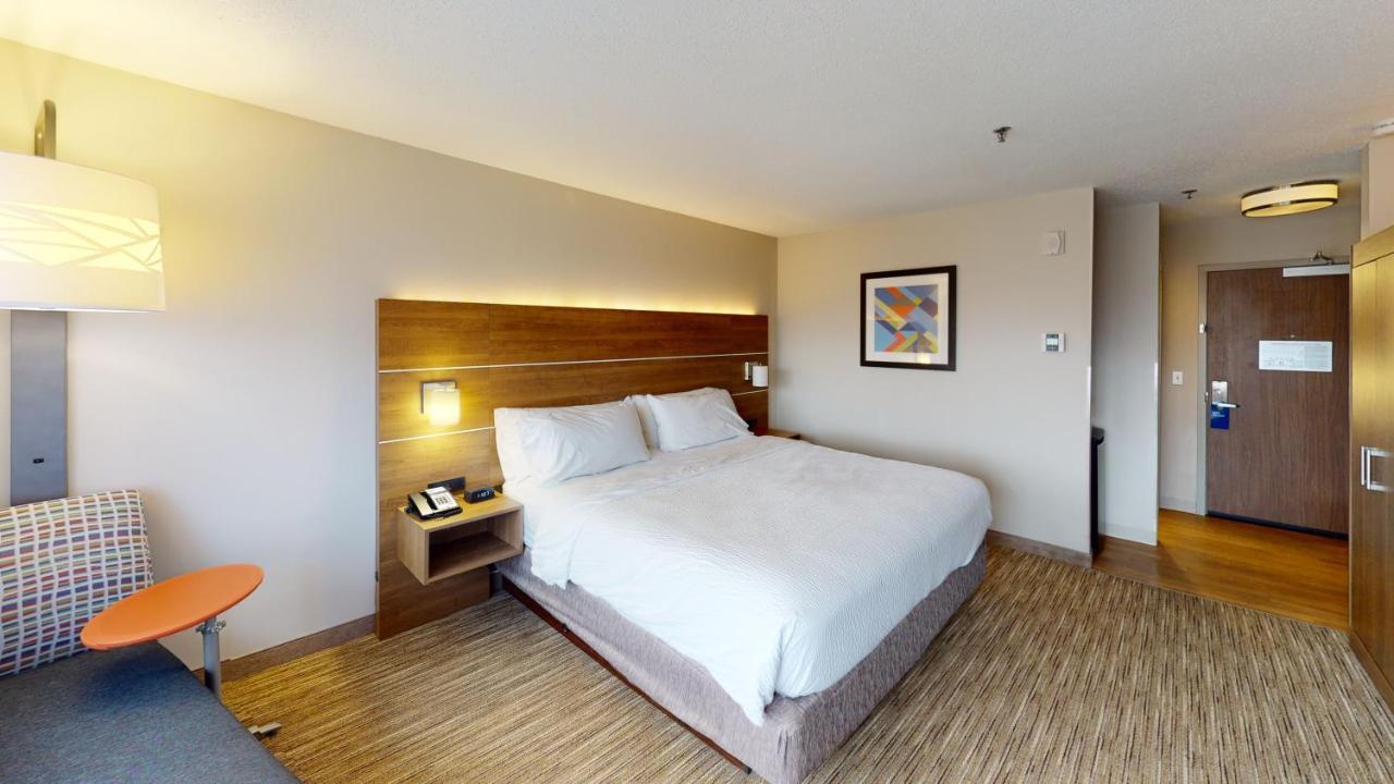 Holiday Inn Express South Burlington By Ihg Bagian luar foto