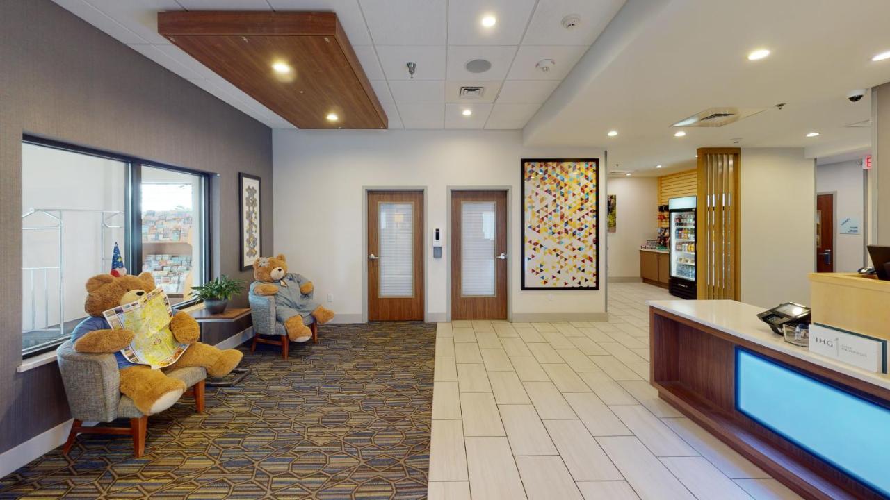 Holiday Inn Express South Burlington By Ihg Bagian luar foto