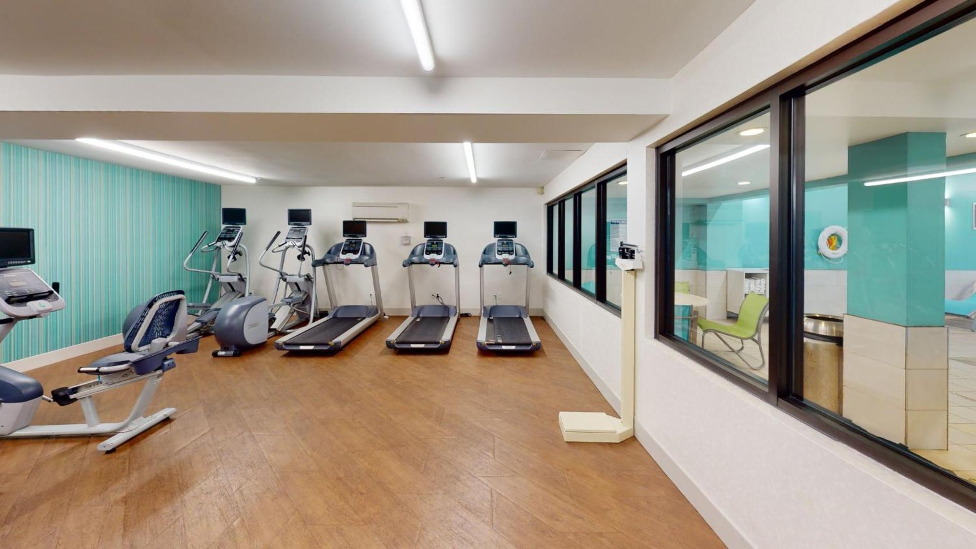 Holiday Inn Express South Burlington By Ihg Bagian luar foto