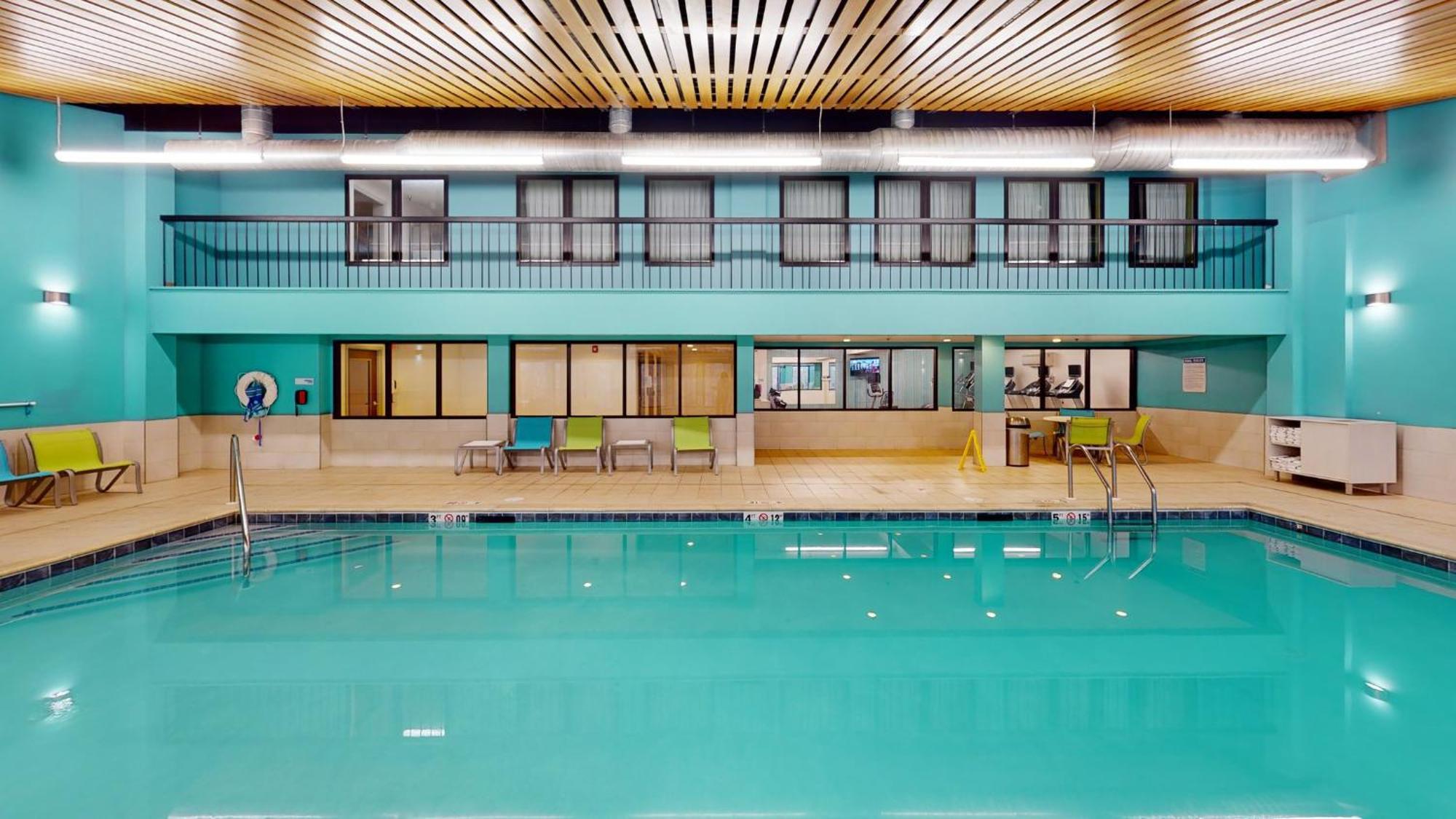 Holiday Inn Express South Burlington By Ihg Bagian luar foto