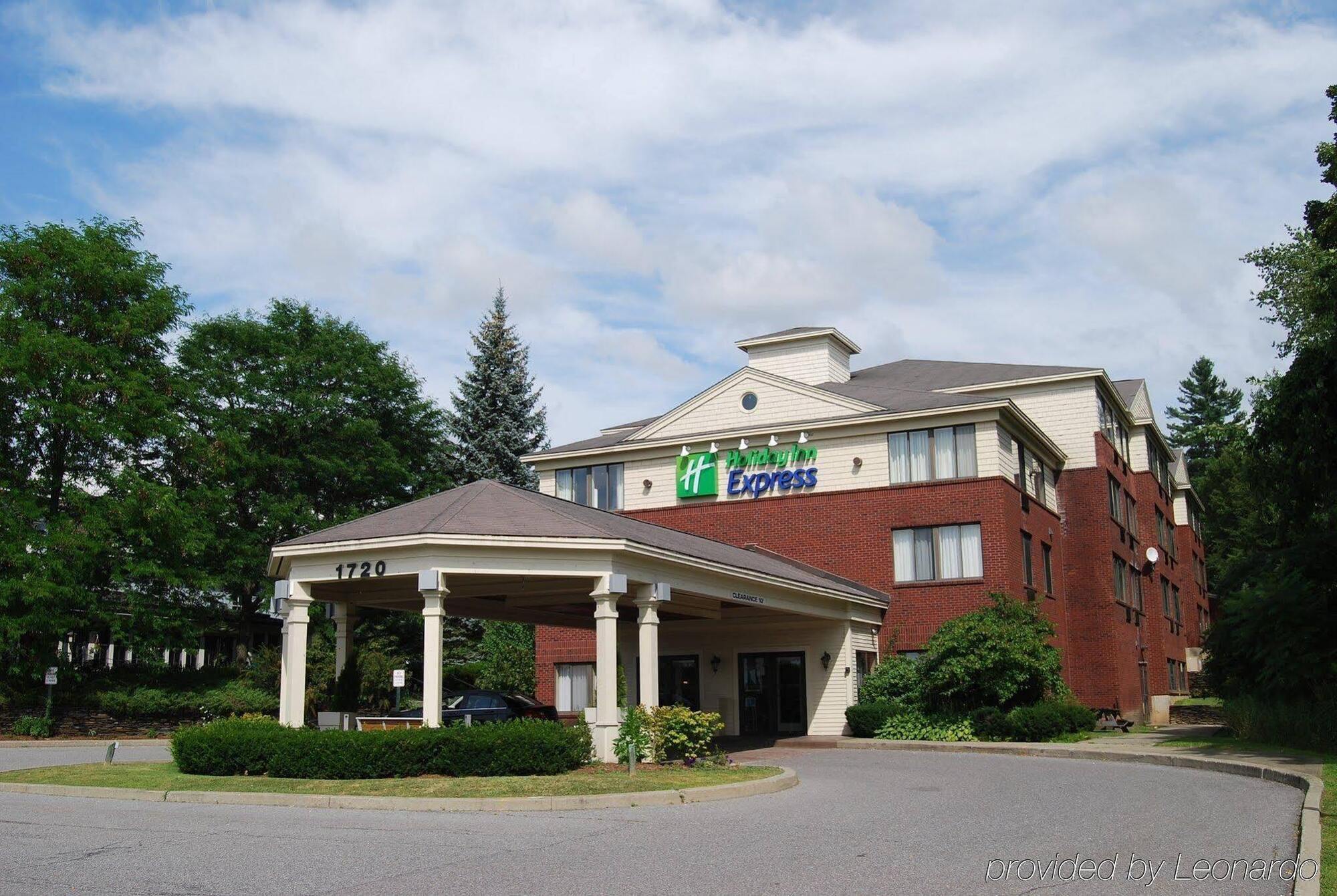 Holiday Inn Express South Burlington By Ihg Bagian luar foto